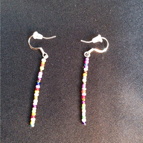 Multi-Colored Multi-Strand Glass Beaded Necklace, Bracelet, & Earring Set. - Picture 6 of 9